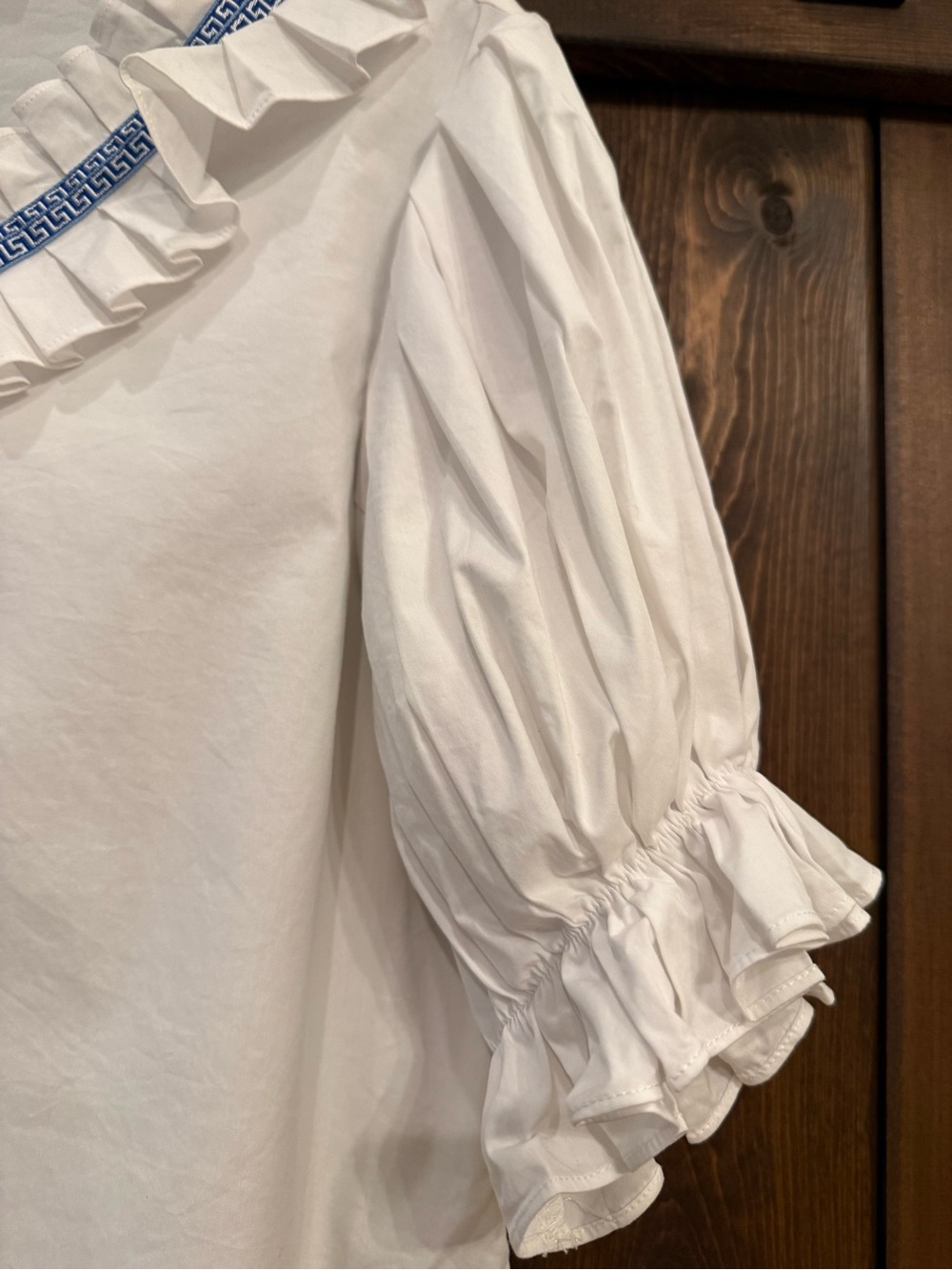 THML White Ruffle V-Neck Puff Sleeve Blouse Blue Embroidered Trim Size Small - Picture 4 of 8
